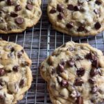 crumbl chocolate chip cookies
