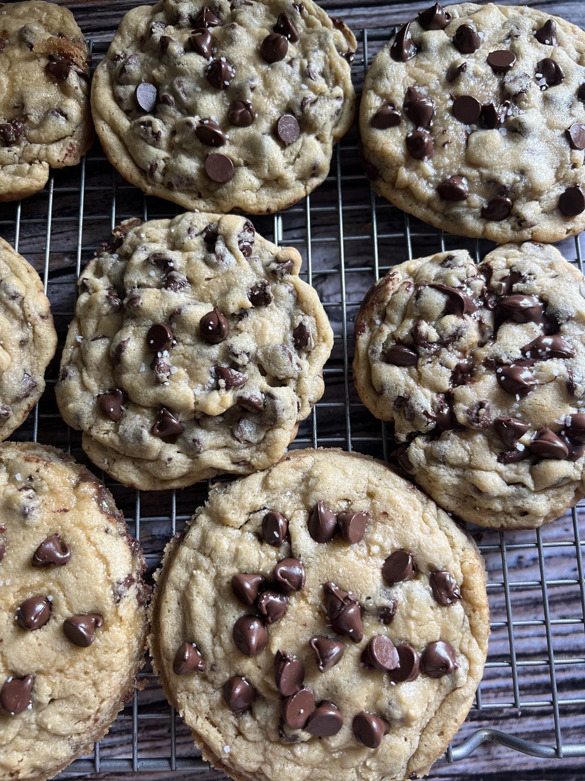crumbl chocolate chip cookies