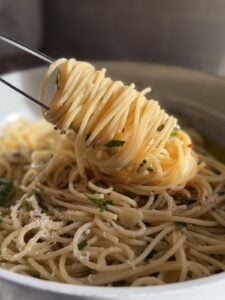 Spaghetti Aglio e Olio (20 Minutes)