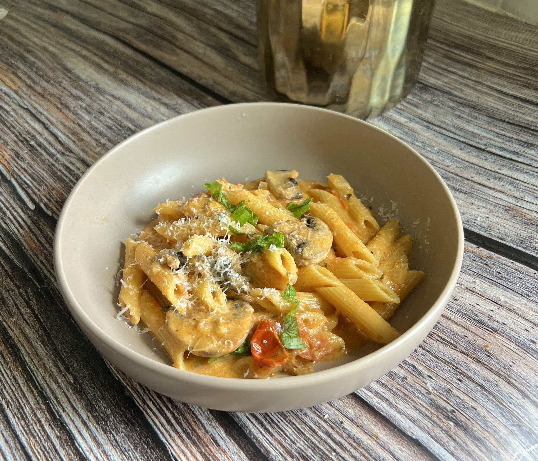 One Pan Creamy Tomato Pasta (30 Minutes)