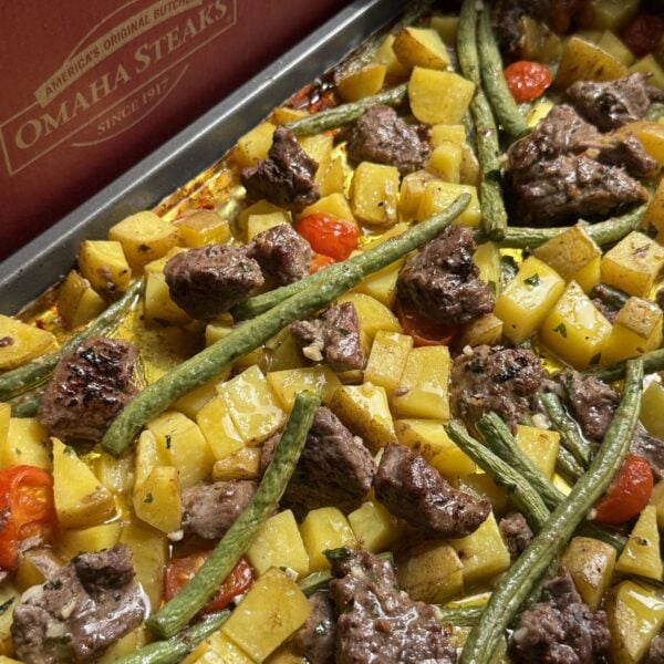 Sheet Pan Garlic Butter Steak Bites and Veggies final pic 1