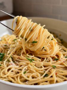 Spaghetti Aglio e Olio (20 Minutes)
